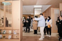 表现“以报酬本”的立异